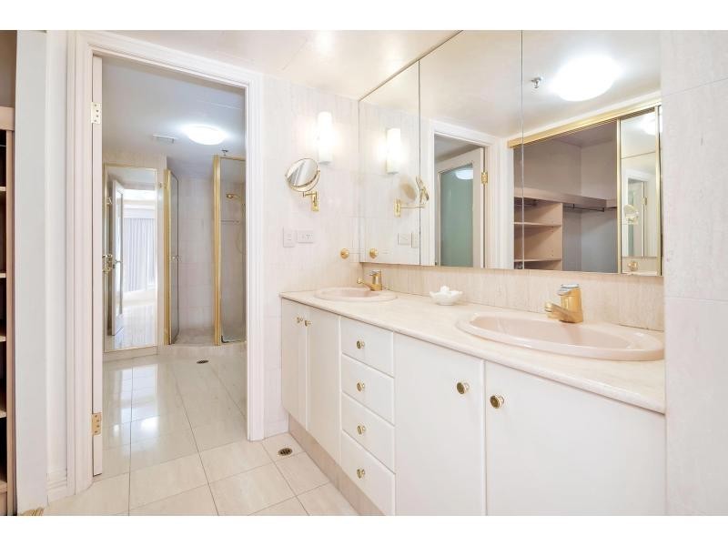 1/19 Oatland Esplanade, Runaway Bay QLD 4216