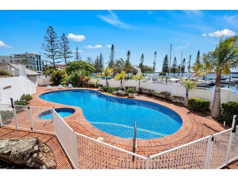 1/19 Oatland Esplanade, Runaway Bay QLD 4216