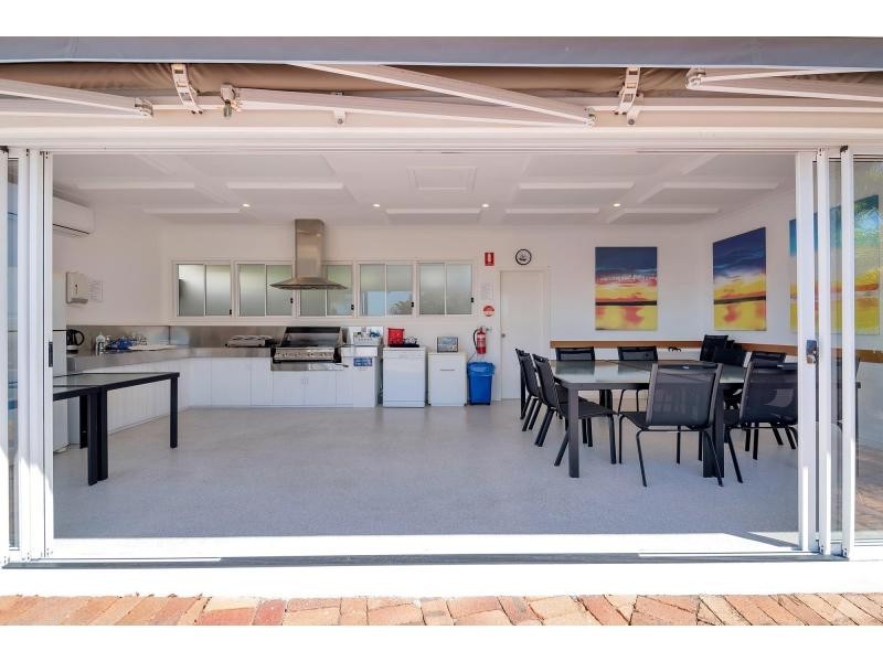 1/19 Oatland Esplanade, Runaway Bay QLD 4216