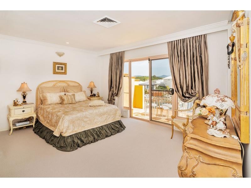 Villa 13/14 Pendraat Parade, Hope Island QLD 4212