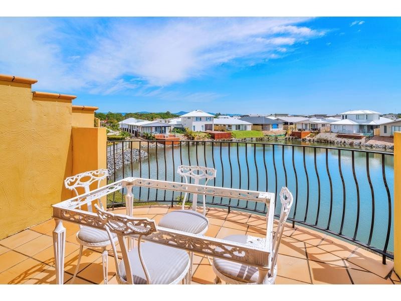 Villa 13/14 Pendraat Parade, Hope Island QLD 4212