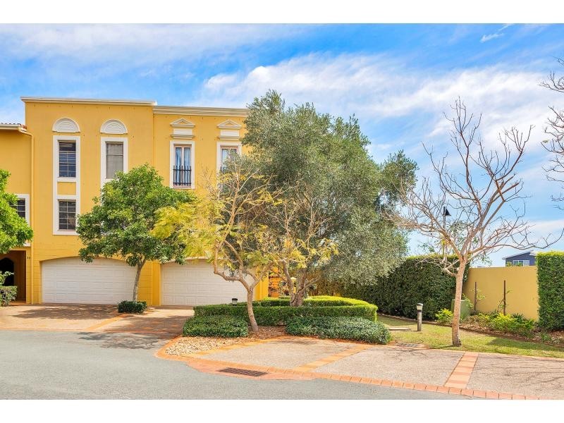 Villa 13/14 Pendraat Parade, Hope Island QLD 4212