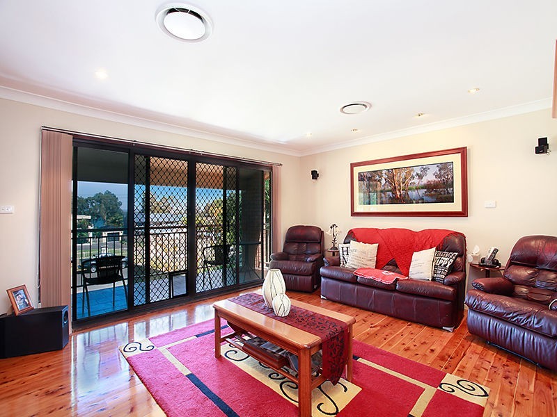 15 Gordon Avenue, Summerland Point NSW 2259