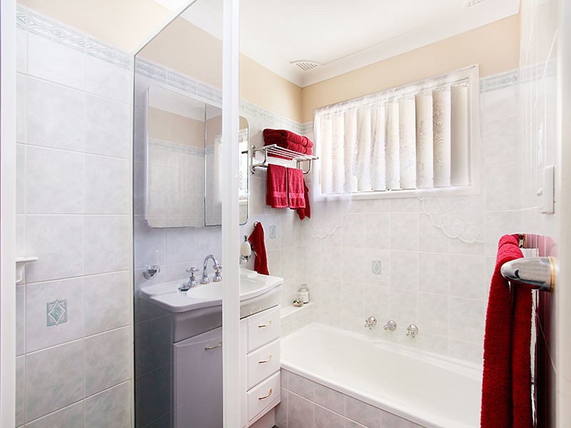 15 Gordon Avenue, Summerland Point NSW 2259