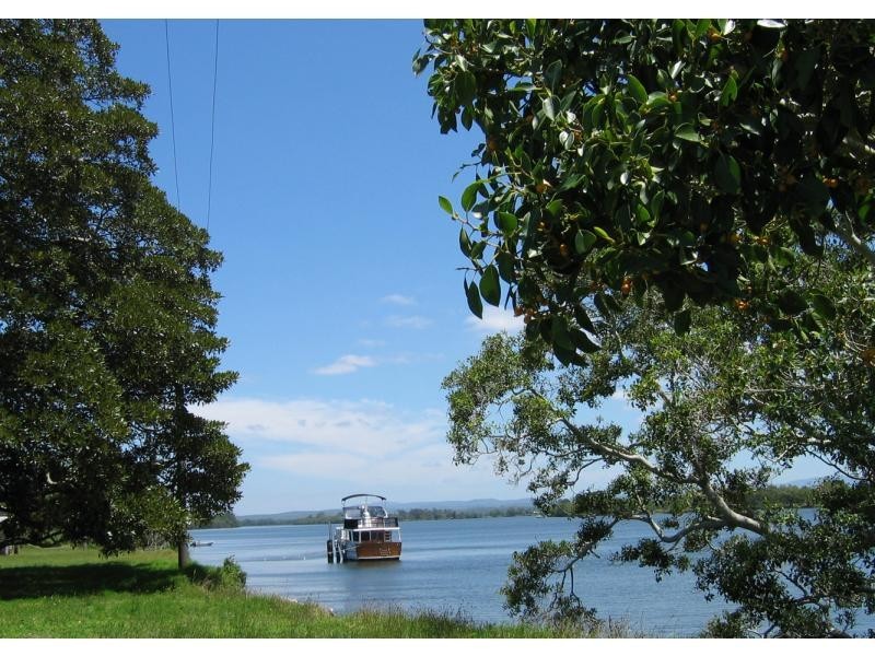 Oxley Island NSW 2430