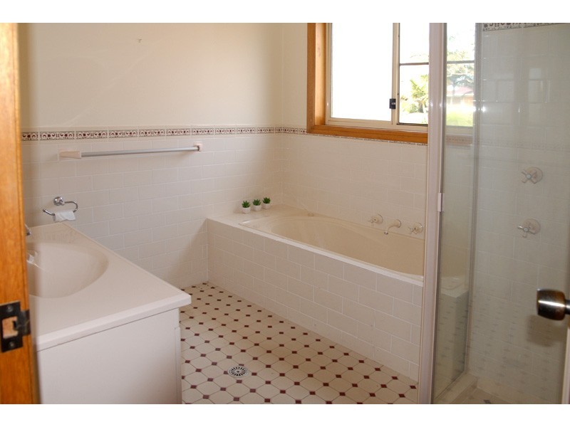 2/3 Silky Ash Close, Old Bar NSW 2430