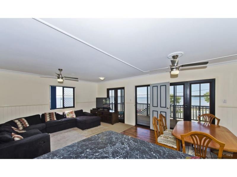93 Esplanade  North, Deception Bay QLD 4508