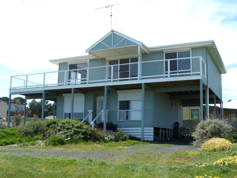 5 Halcyon Avenue, San Remo VIC 3925