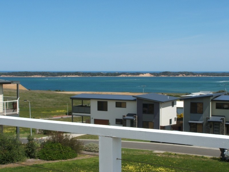 5 Halcyon Avenue, San Remo VIC 3925