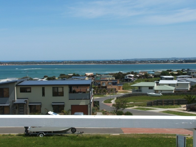 5 Halcyon Avenue, San Remo VIC 3925