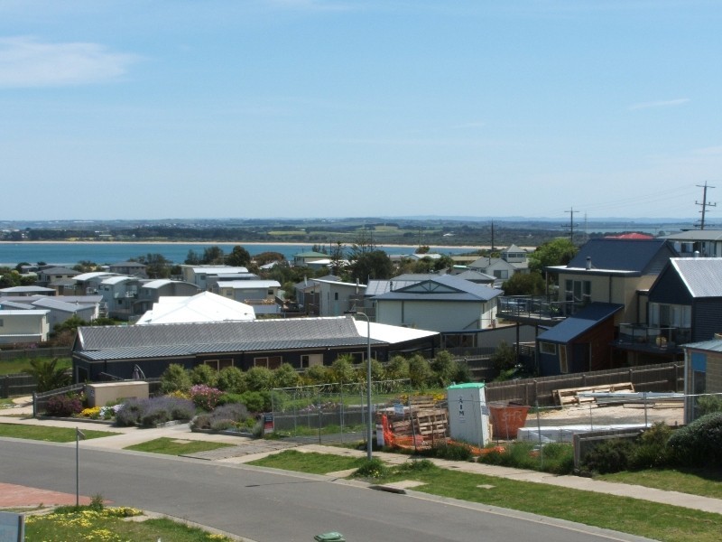 5 Halcyon Avenue, San Remo VIC 3925