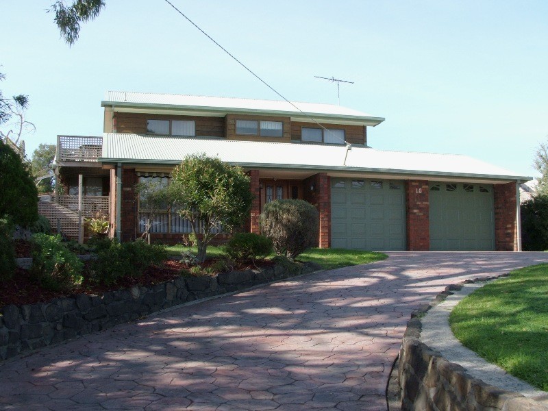 10 Bergin Grove, San Remo VIC 3925