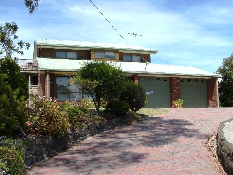 10 Bergin Grove, San Remo VIC 3925