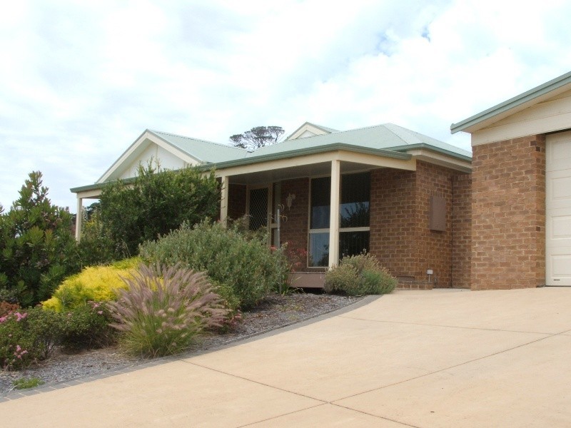 11 Tingara Close, San Remo VIC 3925