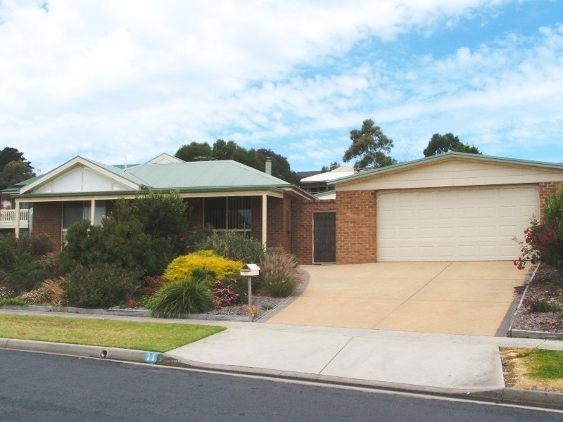 11 Tingara Close, San Remo VIC 3925