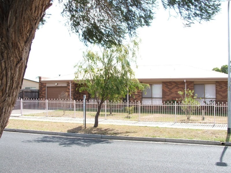 3 Robert Drive, Cowes VIC 3922