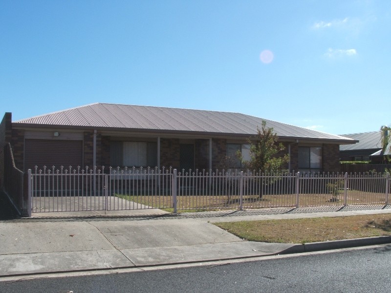 3 Robert Drive, Cowes VIC 3922