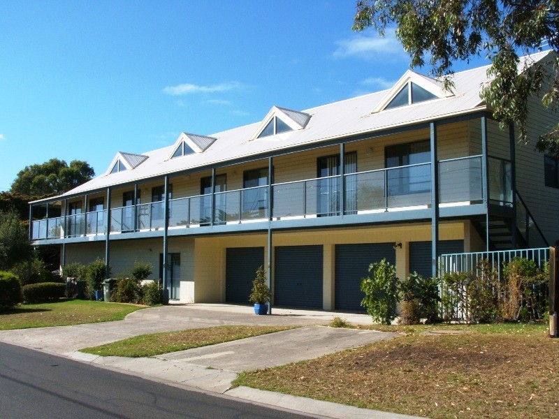 204 Thompson Avenue, Cowes VIC 3922