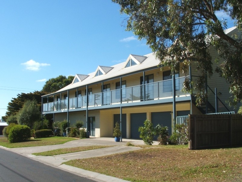 204 Thompson Avenue, Cowes VIC 3922