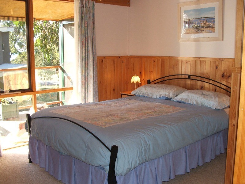 2 Red Rocks Road, Cowes VIC 3922