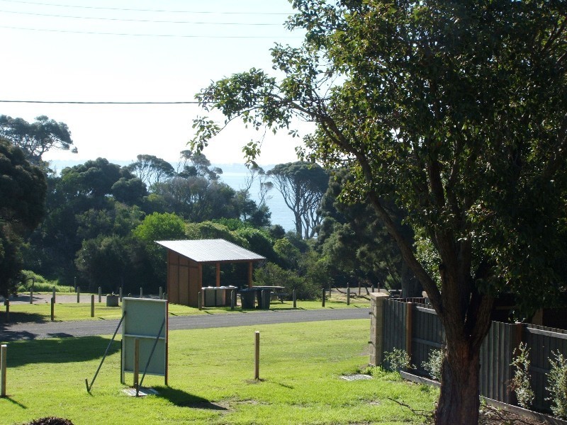 2 Red Rocks Road, Cowes VIC 3922