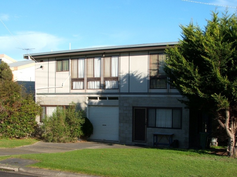 3 The Broadway, San Remo VIC 3925