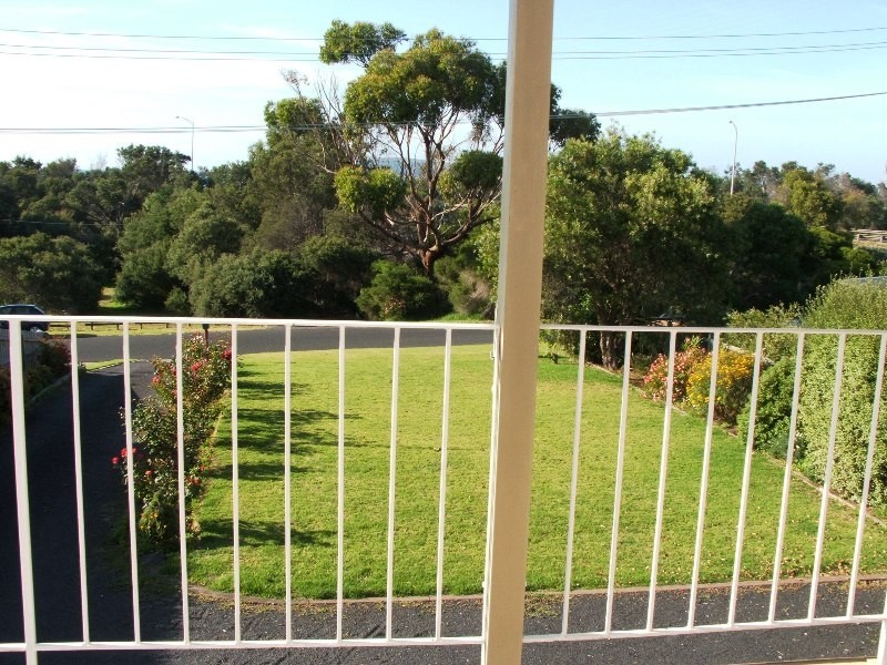 9 Beach Crescent, Newhaven VIC 3925
