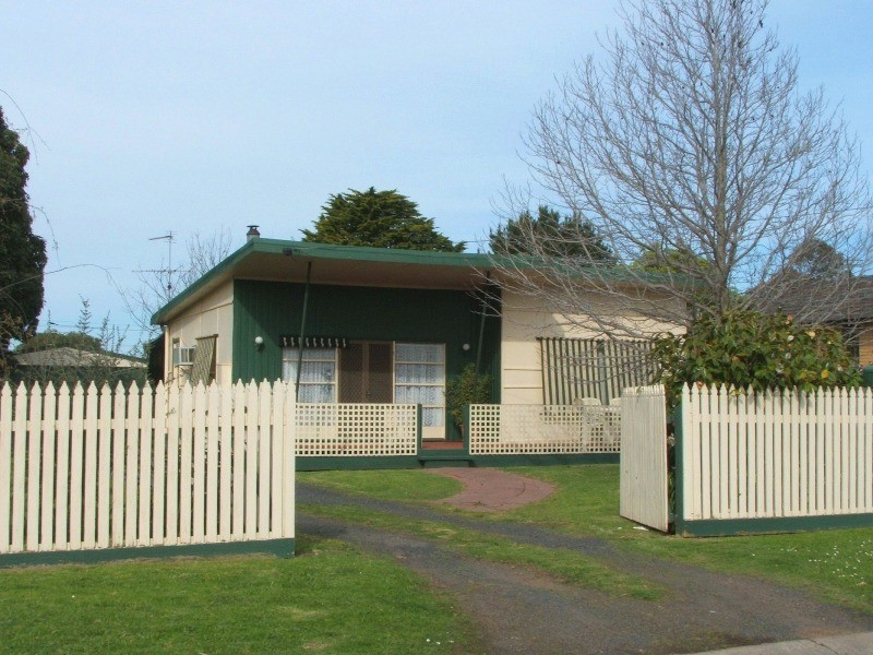 17 Grandview Grove, Cowes VIC 3922