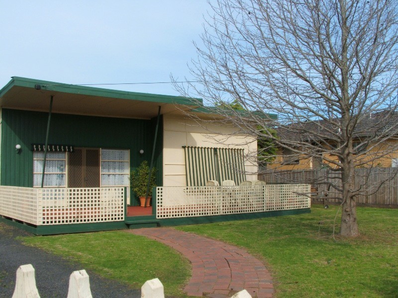 17 Grandview Grove, Cowes VIC 3922