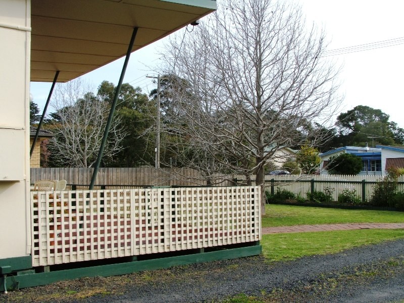 17 Grandview Grove, Cowes VIC 3922