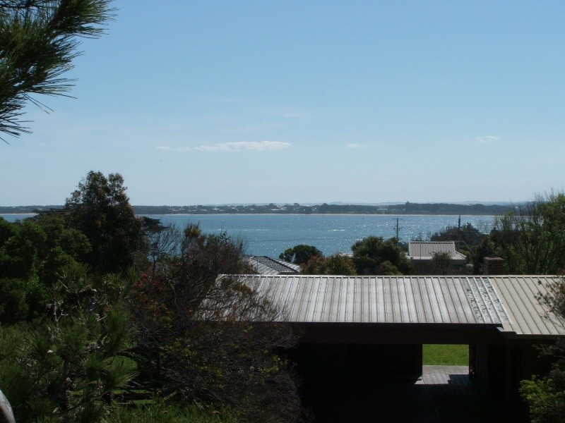 4 Wonthaggi Crescent, San Remo VIC 3925