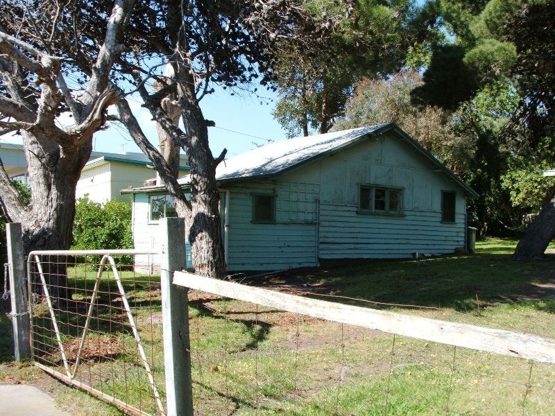 4 Wonthaggi Crescent, San Remo VIC 3925