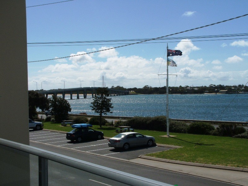2/107 Marine Parade, San Remo VIC 3925