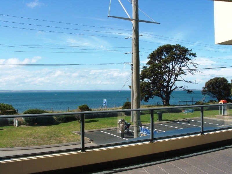 2/107 Marine Parade, San Remo VIC 3925