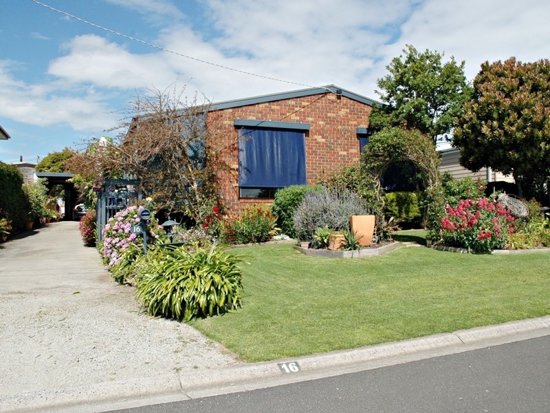 16 Keam Crescent, San Remo VIC 3925