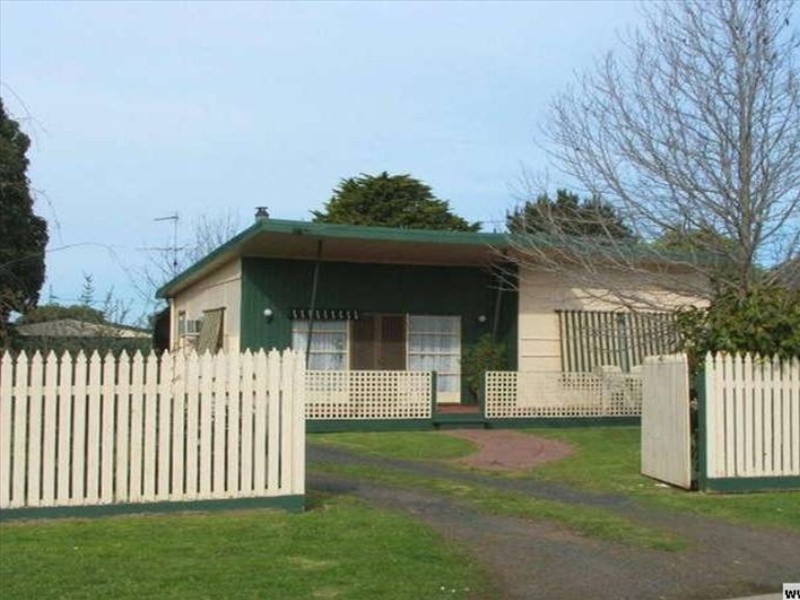 17 Grandview Grove, Cowes VIC 3922