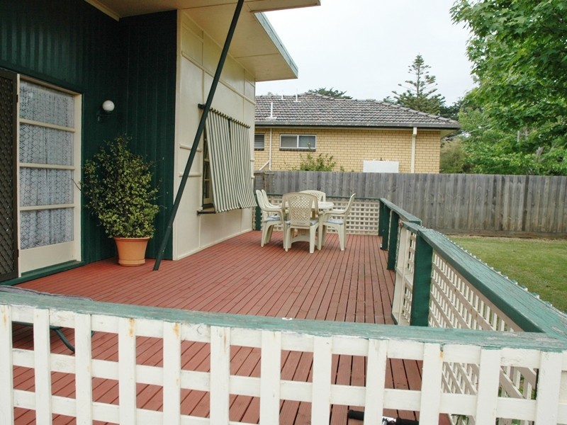 17 Grandview Grove, Cowes VIC 3922