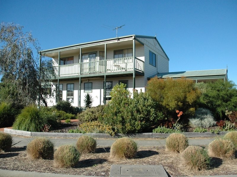 9 Genista Street, San Remo VIC 3925