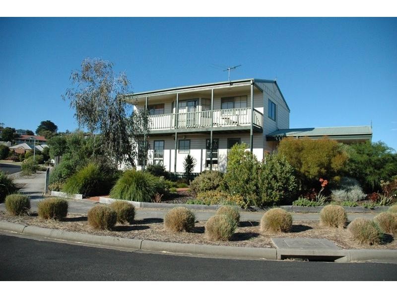 9 Genista Street, San Remo VIC 3925