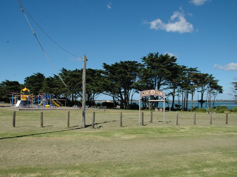 5 Wonthaggi Crescent, San Remo VIC 3925