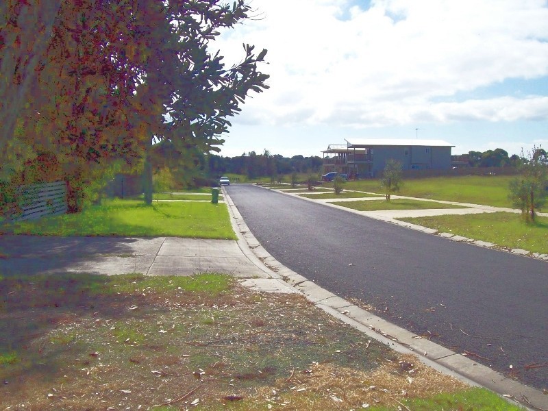 100 Champ Elysees Esplanade, Coronet Bay VIC 3984
