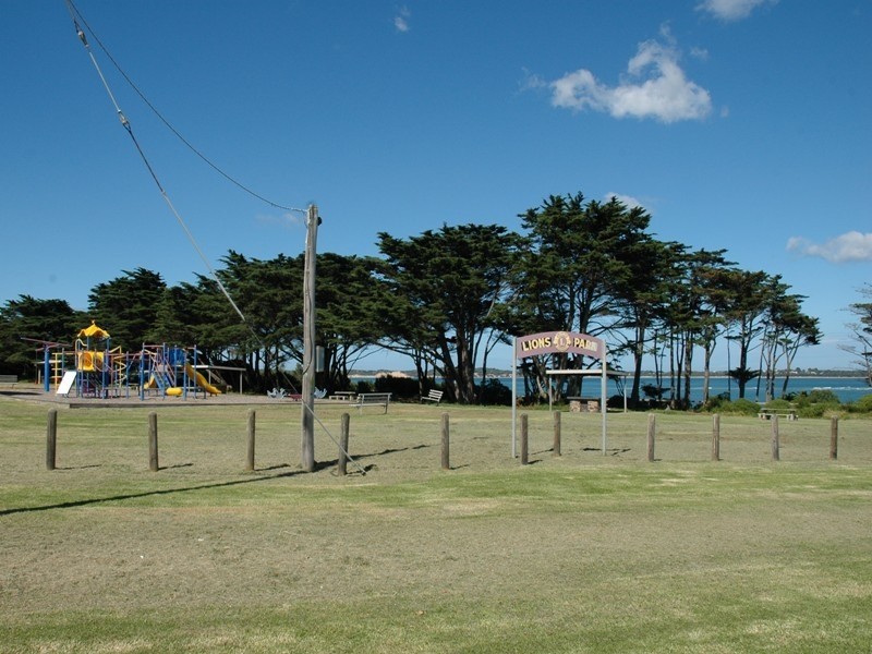 5 Wonthaggi Crescent, San Remo VIC 3925