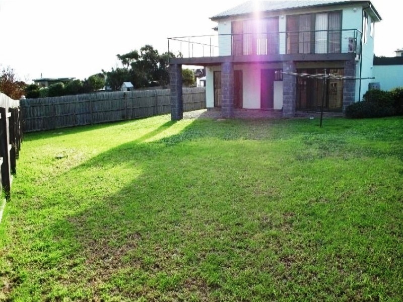 3 Haldor Place, San Remo VIC 3925