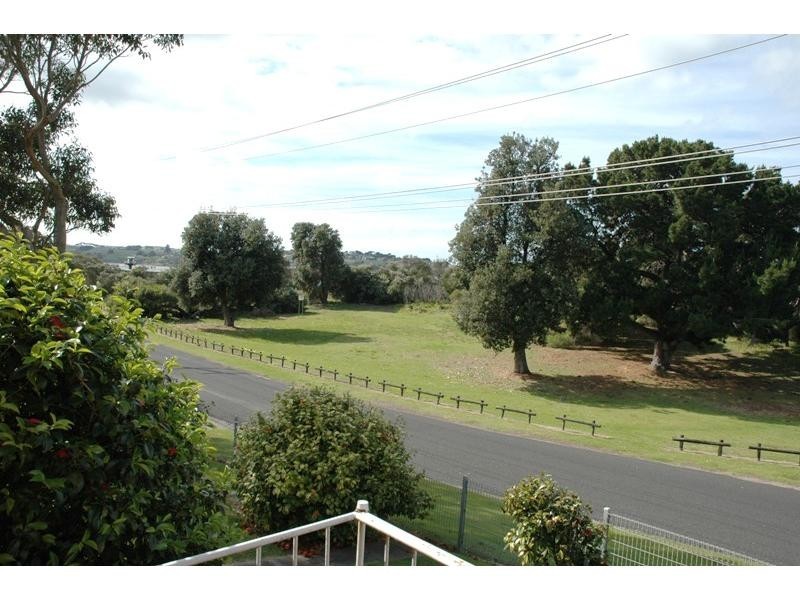 2 Seaview Street, Newhaven VIC 3925