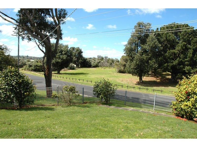 2 Seaview Street, Newhaven VIC 3925