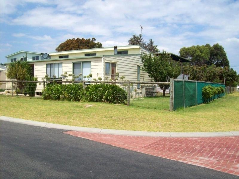 26 Kowloon Crescent, Coronet Bay VIC 3984