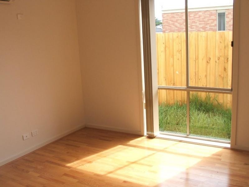 Unit 4/5 Wonthaggi Crescent, San Remo VIC 3925