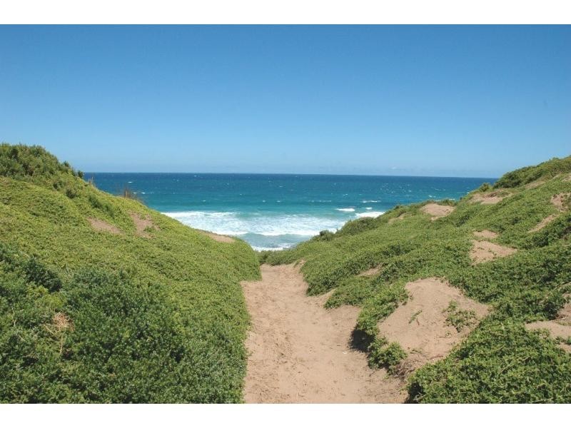 19 Bayview Avenue, Surf Beach VIC 3922