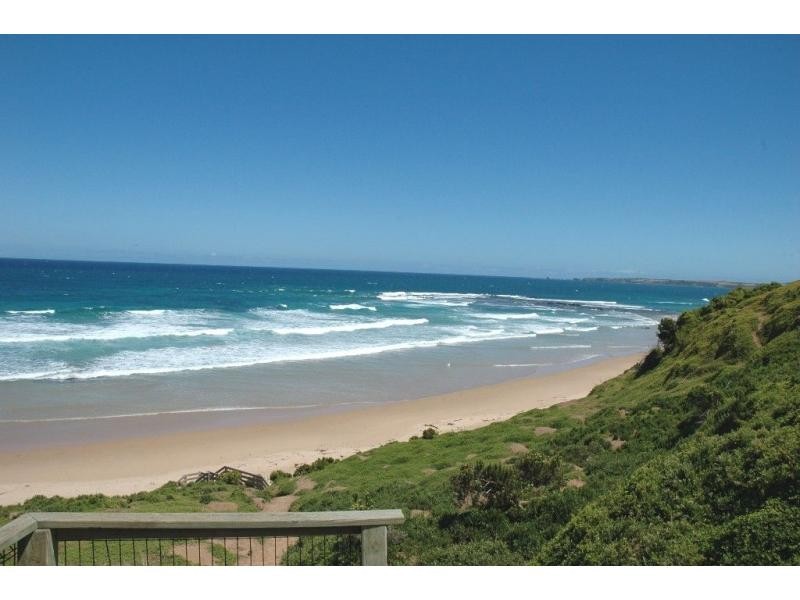 19 Bayview Avenue, Surf Beach VIC 3922