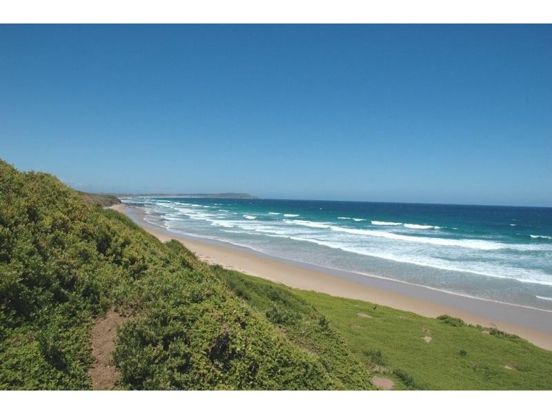 19 Bayview Avenue, Surf Beach VIC 3922